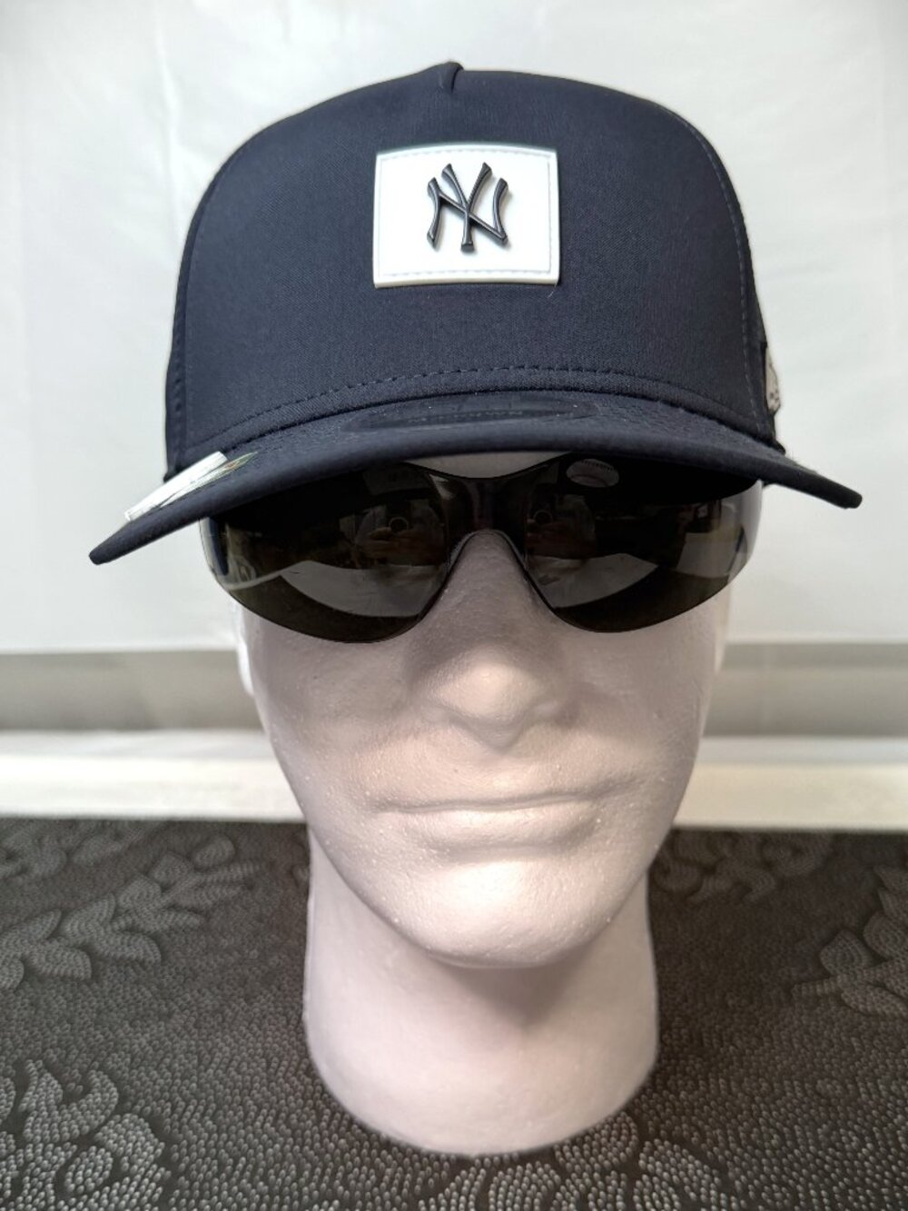 New Era 9FORTY New York Yankee Black M-CROWN Snap Back Cap/Hat On-Field